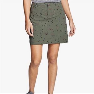 Eddie Bauer Adventurer 2.0 Skort In Sprig Green Print Sz 16